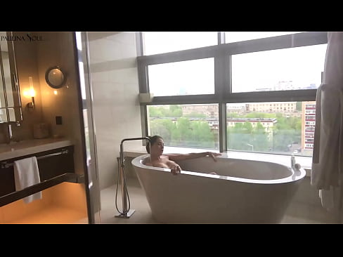 ❤️ Enorme babe die hartstochtelijk haar poesje aftrekt in de badkamer Sluts at us