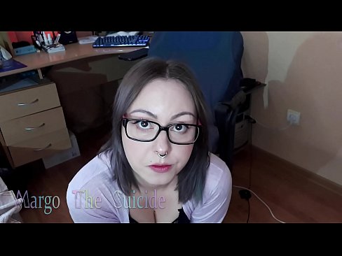 ❤️ Sexy meisje met bril zuigt Dildo diep op camera Sluts at us