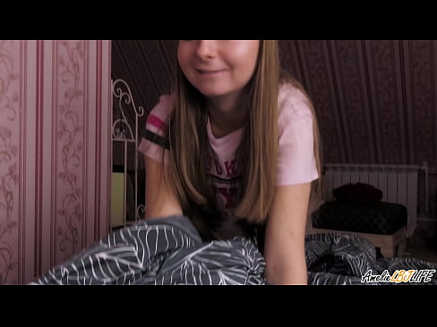 ❤️ Blondie zuigt haar BFF's diep en krijgt Cum in haar mond Sluts at us