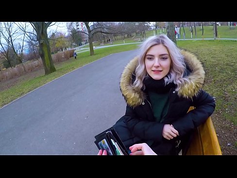 ❤️ Slikt het hete sperma van een vreemde voor geld - blowjob in het park door Eva Elfie Sluts at us